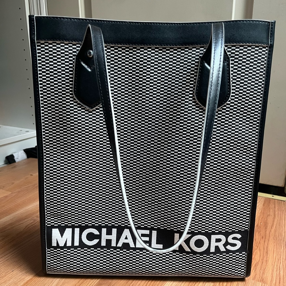 MICHAEL KORS Bay Large Woven Canvas Tote Bag.